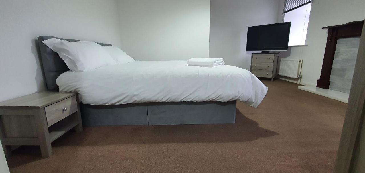 24Hr Self Check In Apartment Central Барнсли Экстерьер фото